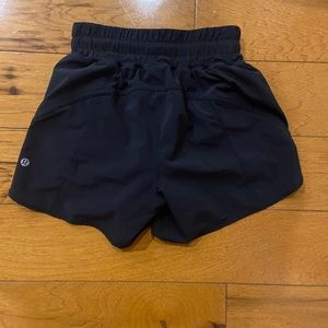 5 inch black lululemon hotty hots